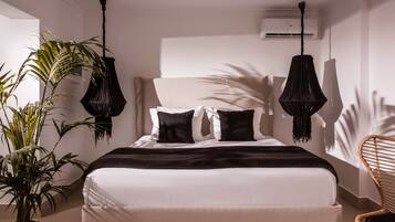 Deluxe Room | In-room safe, iron/ironing board, free WiFi, bed sheets