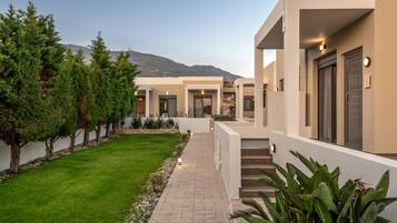 Deluxe Suite, 2 Bedrooms | 1 bedroom, premium bedding, down comforters, pillowtop beds