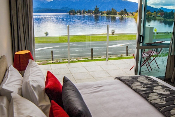 Deluxe Two Bedroom Family Motel | View from room
