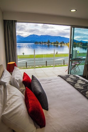 Apartamento luxo, 2 quartos, vista para o lago | Vista do quarto