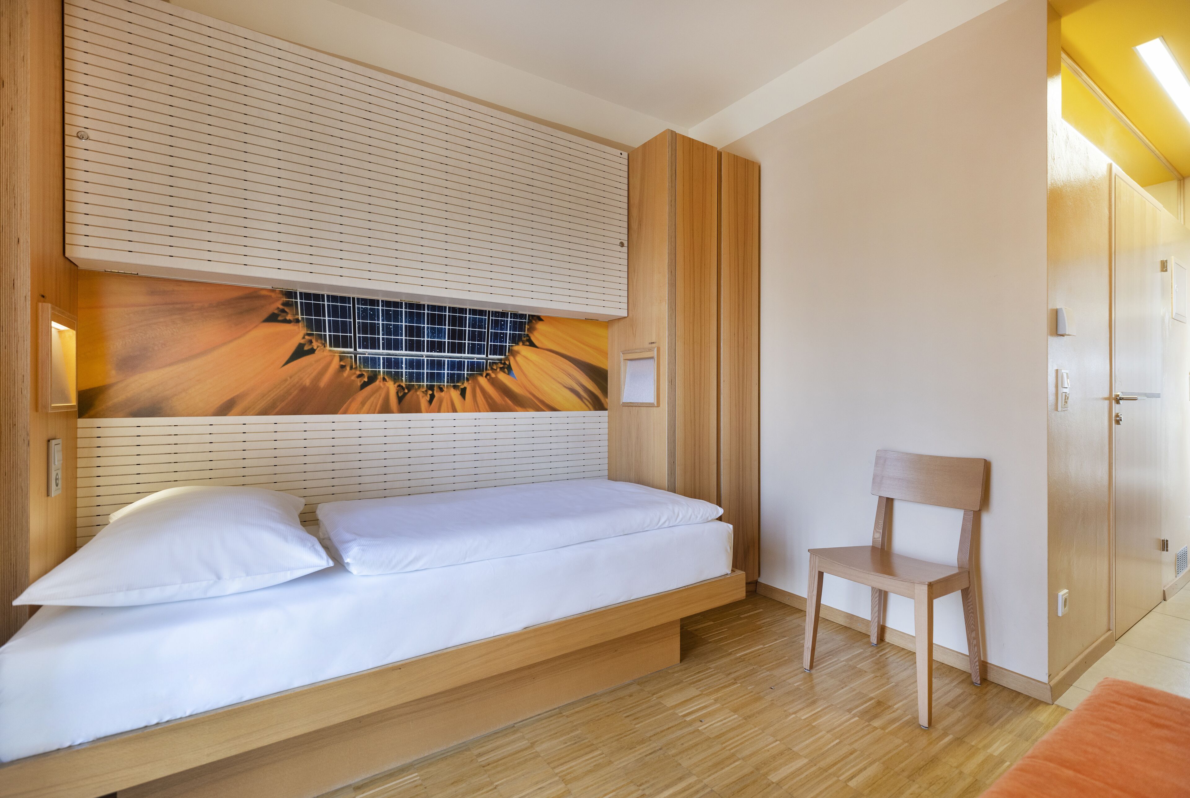 single room | in-room safe, free wifi, wheelchair access