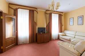 Suite | Minibar, una cassaforte in camera, una scrivania