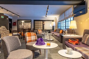 Lobby - Cristina (Pas de la Casa)