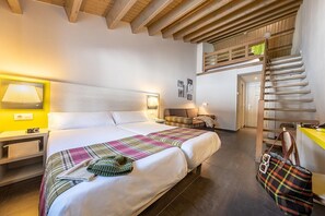 خزنة داخل الغرفة وتسهيلات لدخول الكراسي المتحركة