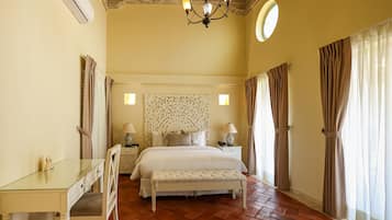 Deluxe Room (Romance)