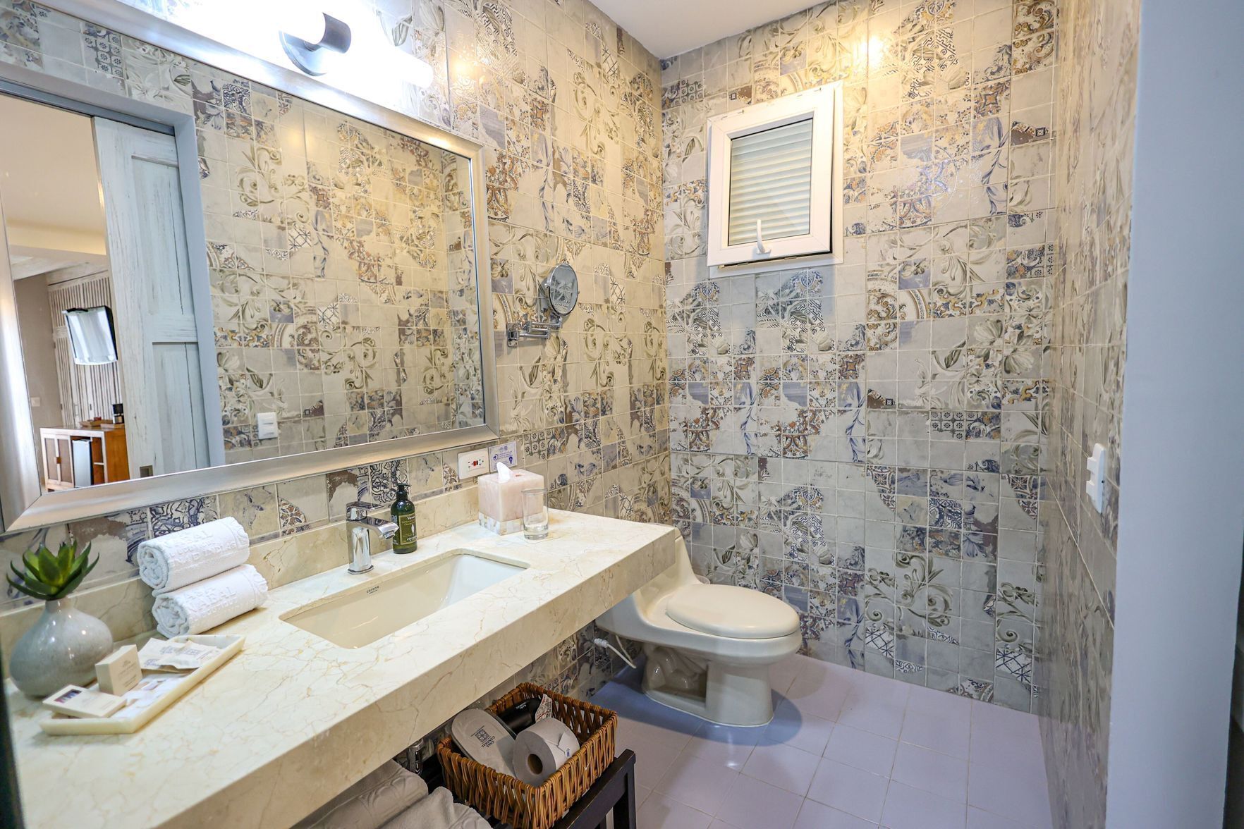 Baño | Regadera, regadera tipo lluvia, amenidades de baño gratuitas, toallas 