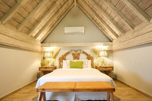 套房 (Duplex) | 高档床上用品、迷你吧、客房内保险箱、办公桌