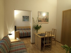 24-inch flat-screen TV with digital channels, TV - Residence Lagrange (Turin)