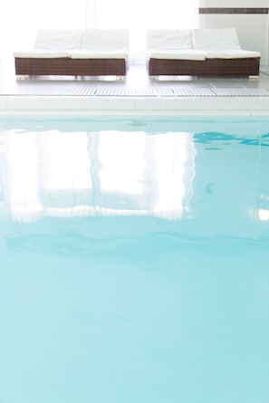 Piscine intérieure
