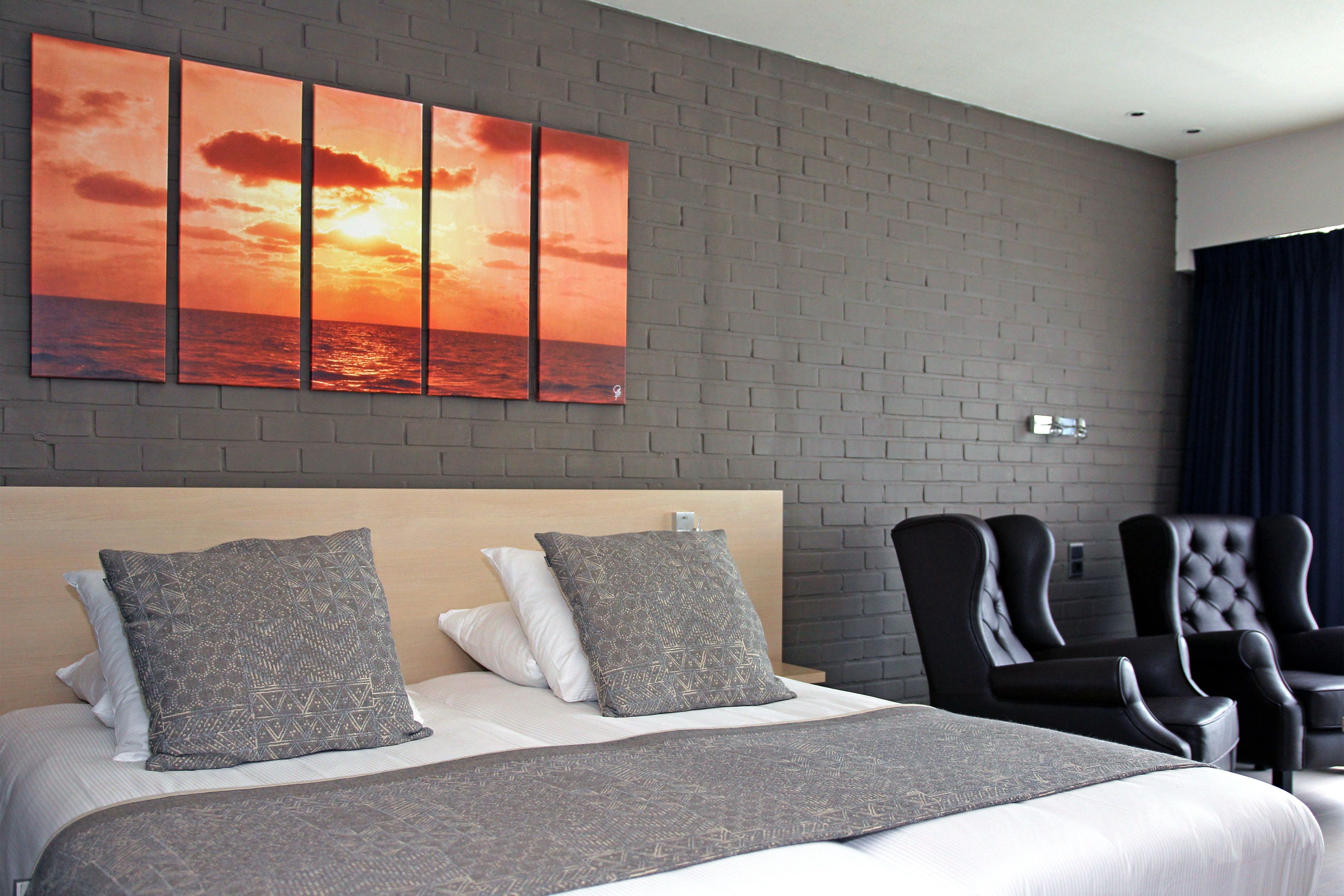 in-room safe, desk, laptop workspace, blackout curtains