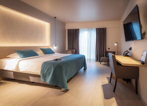 Superior Double Room | In-room safe, desk, laptop workspace, blackout drapes - Auberge St. Pol (Knokke-Heist)