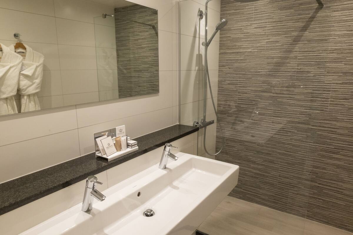 superior double room | bathroom | free toiletries, hair dryer, soap, shampoo