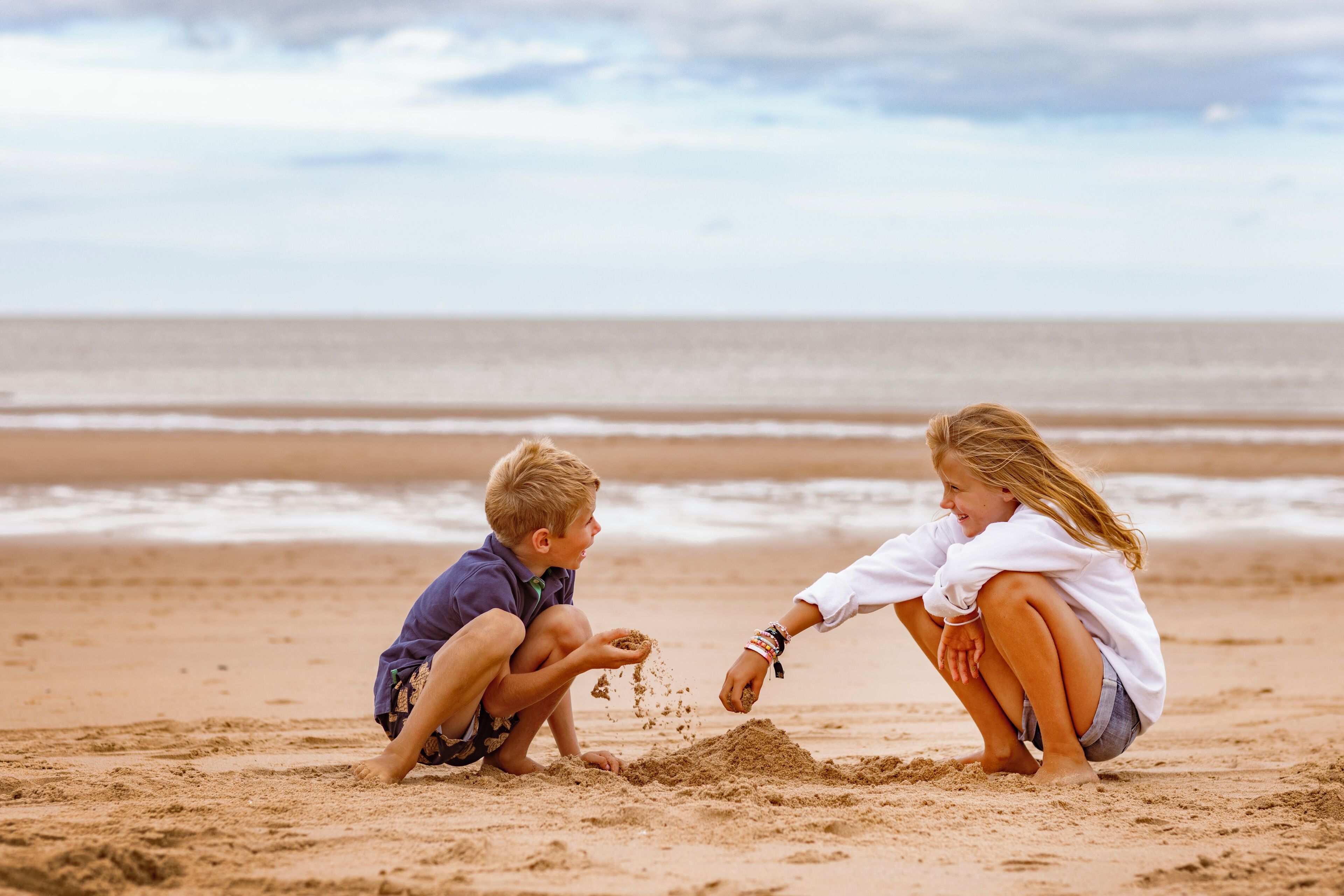 In Strandnähe, weißer Sandstrand