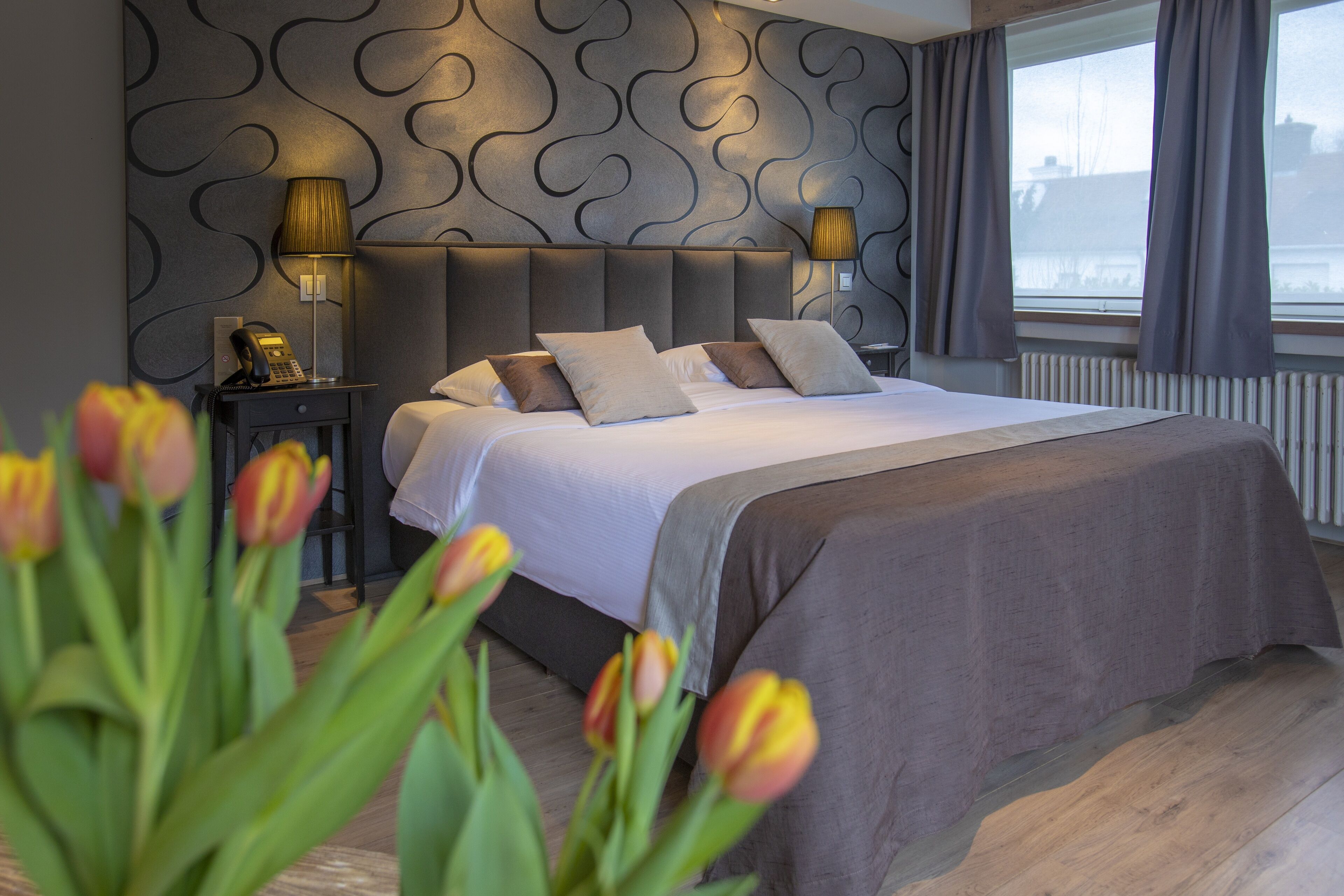 junior suite, balcony | in-room safe, desk, laptop workspace, blackout curtains