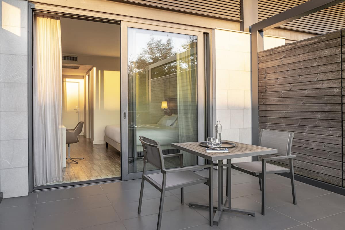 1 bedroom, in-room safe, desk, blackout curtains