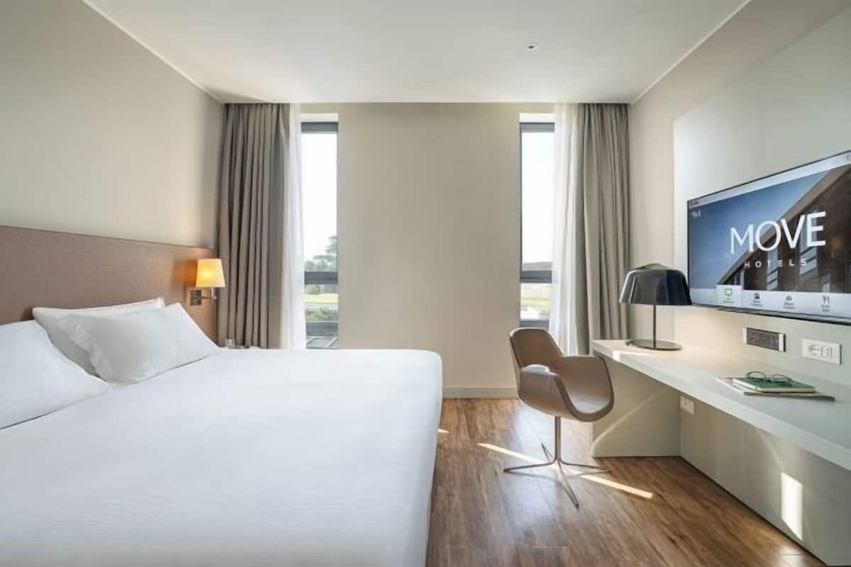 1 bedroom, in-room safe, desk, blackout drapes