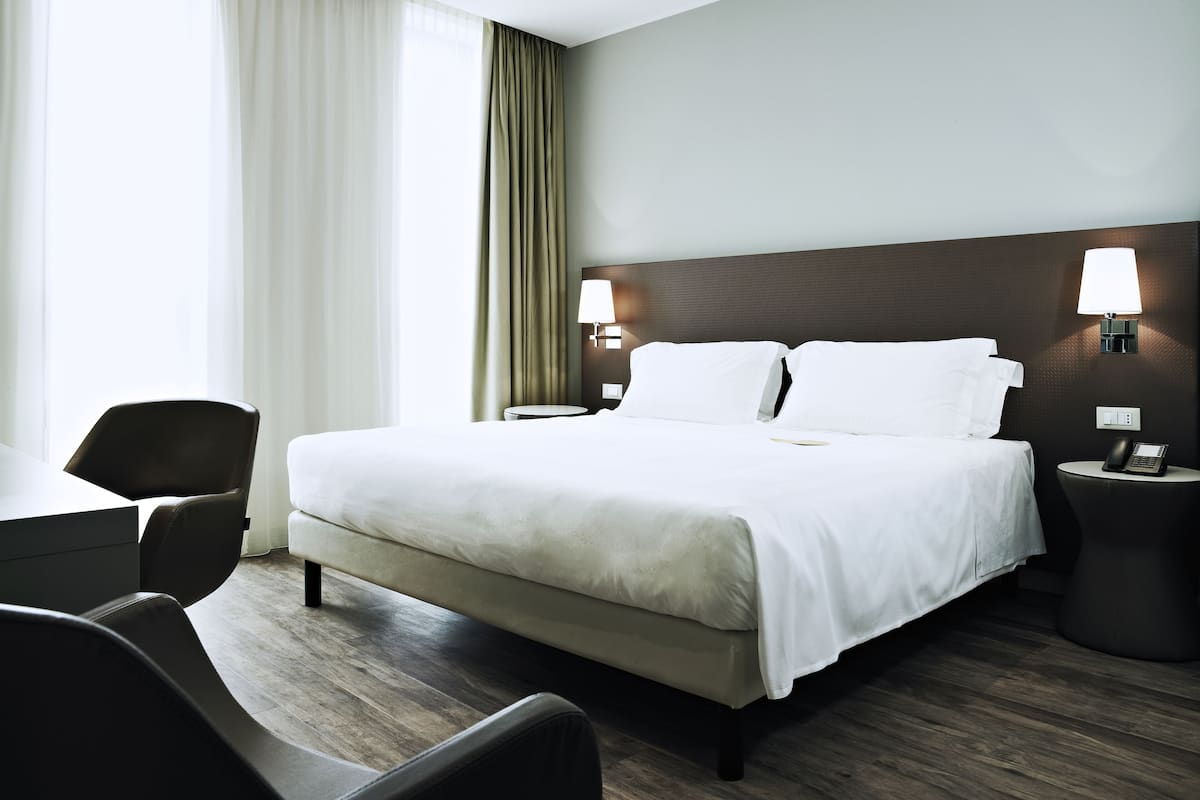 1 bedroom, in-room safe, desk, blackout curtains