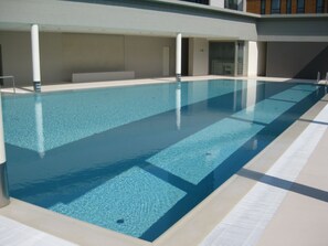 Outdoor pool, open 8:00 AM to 7:00 PM, pool umbrellas - Move Hotels Venezia Nord (Mogliano Veneto)