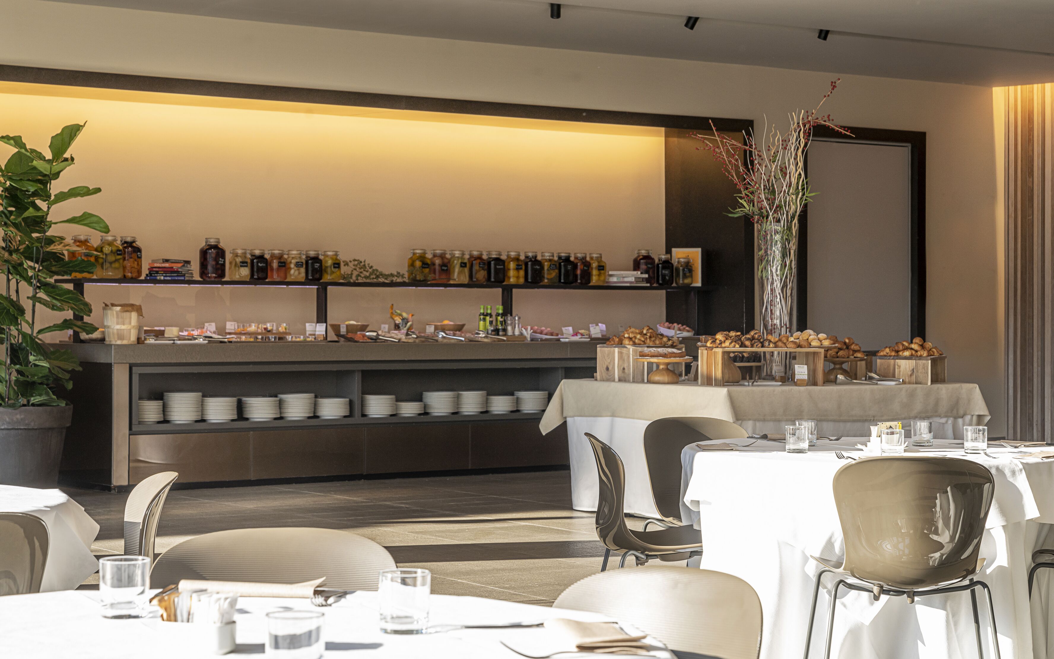 daily buffet breakfast (eur 21 per person)