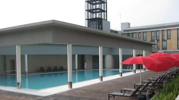 Outdoor pool, open 8:00 AM to 7:00 PM, pool umbrellas