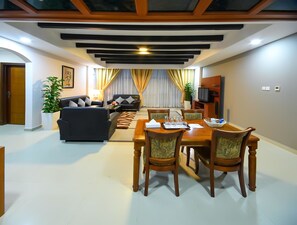 Flat-screen TV - Sea Diamond Plaza (Manama)