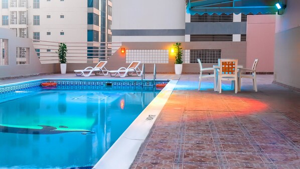 Outdoor pool - Sea Diamond Plaza (Manama)