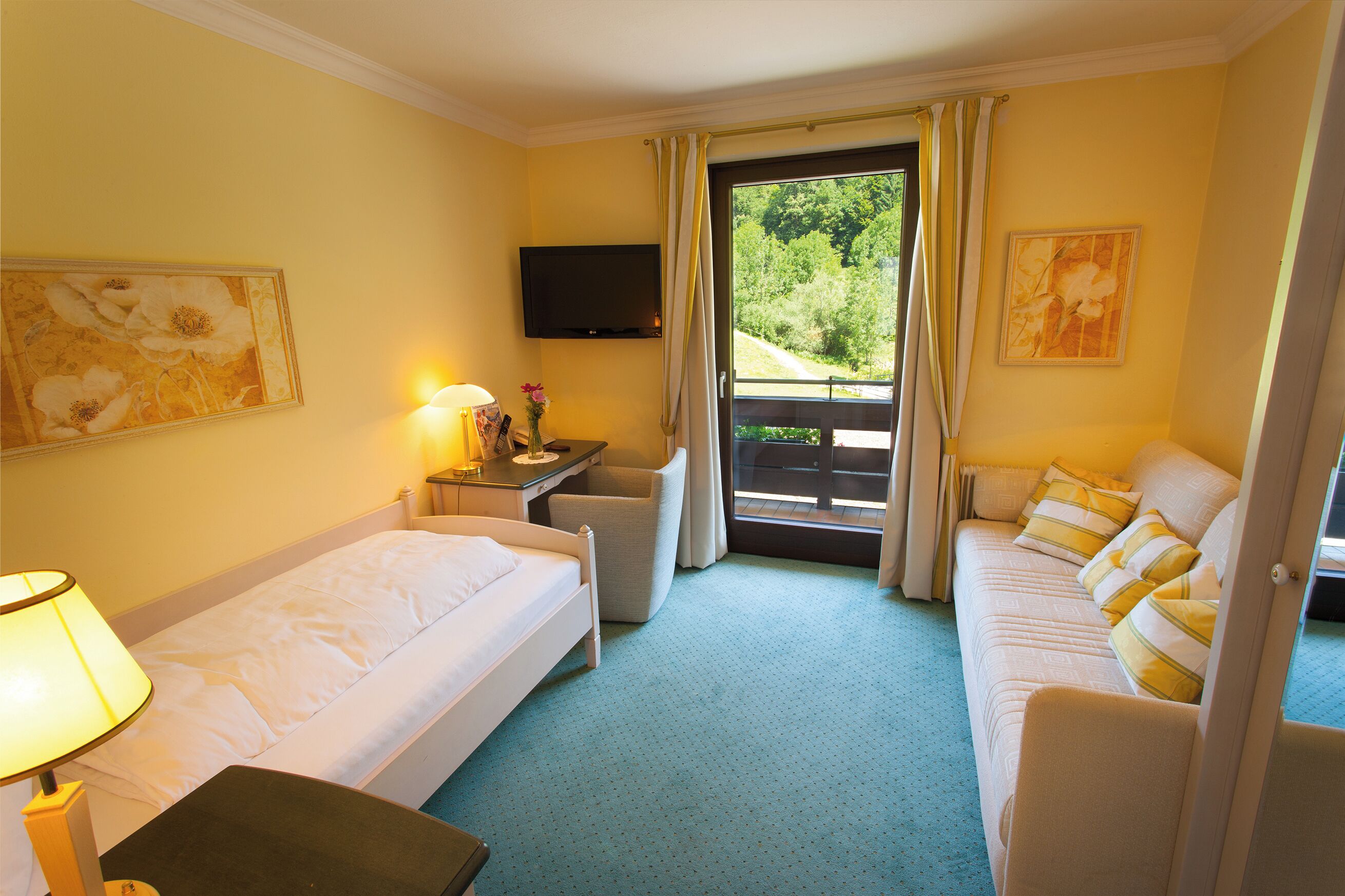 Basic Single Room | Minibar, in-room safe, iron/ironing board, rollaway beds