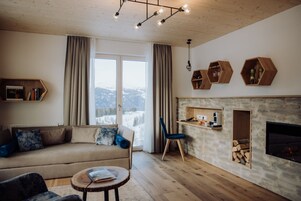 Suite superior, 1 cama de matrimonio con sofá cama, vistas a la montaña | Vistas a la montaña