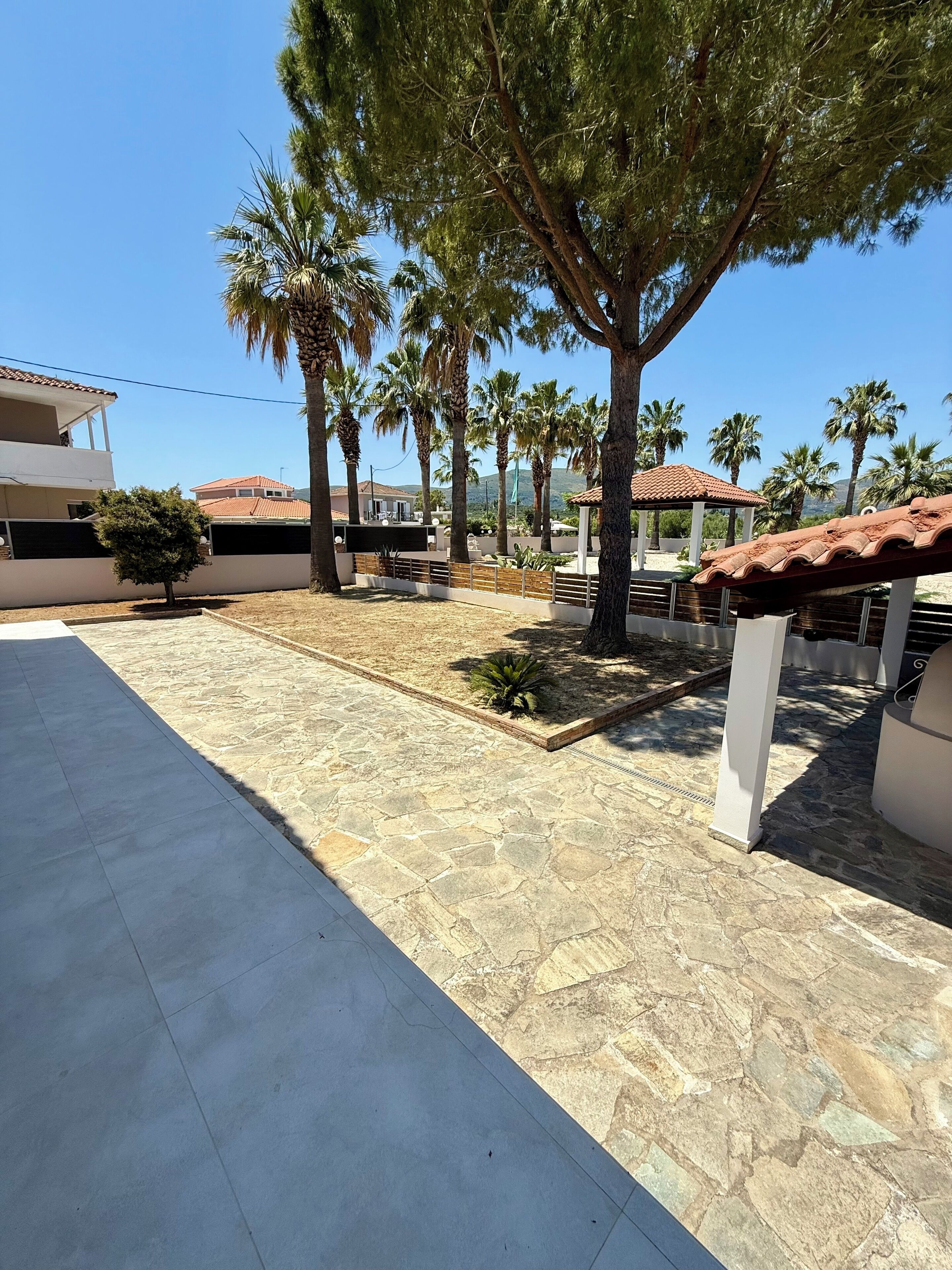 Photo - Paradise Apartments