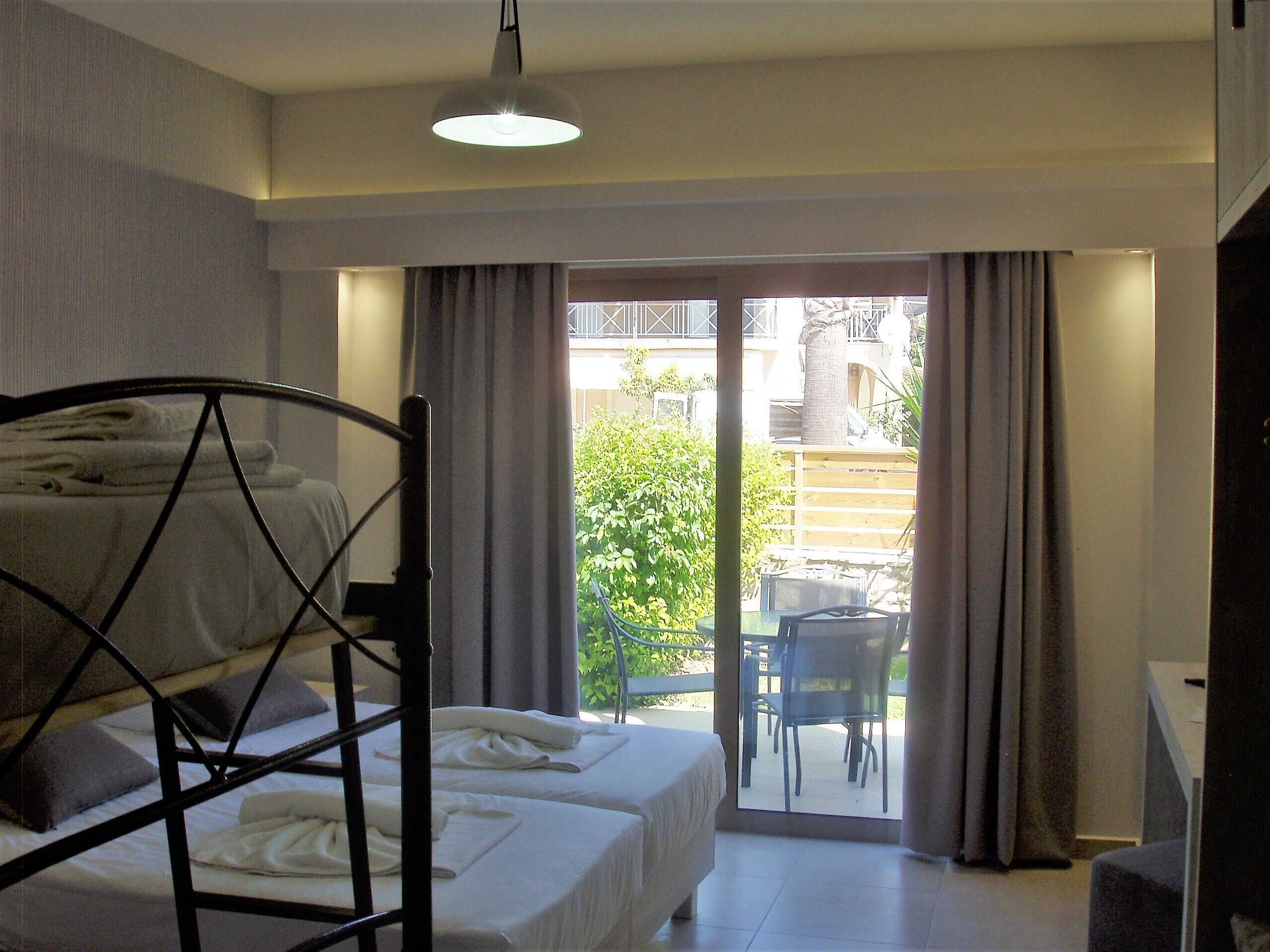 Photo - Paradise Apartments