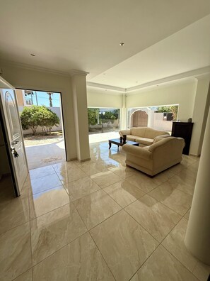 Deluxe Villa | Living area | 28-inch flat-screen TV with satellite channels, TV - Paradise Apartments (Zakynthos)