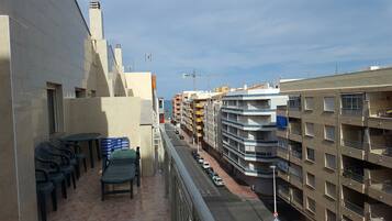 Apartamento, 3 habitaciones, balcón, vistas parciales al mar | Vistas desde el alojamiento