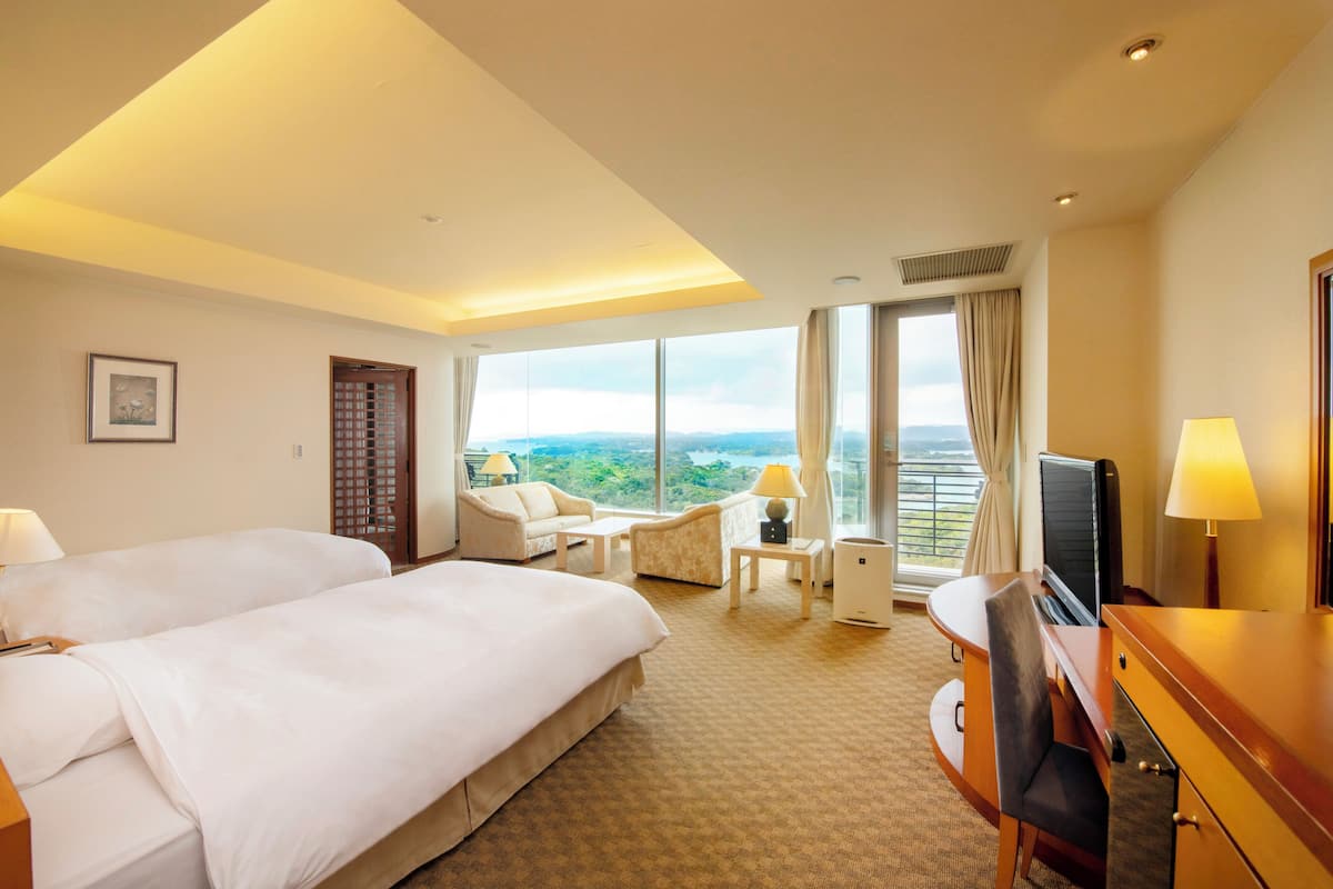 Deluxe Twin Room | In-room safe, desk, laptop workspace, iron/ironing board