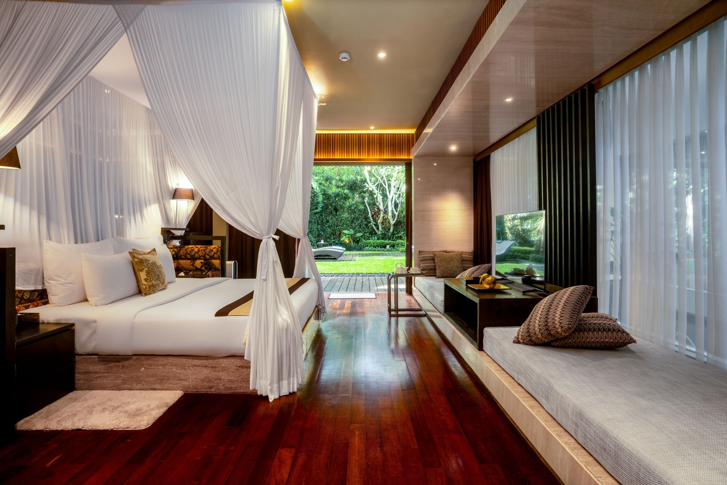 Premium bedding, pillowtop beds, in-room safe, individually decorated