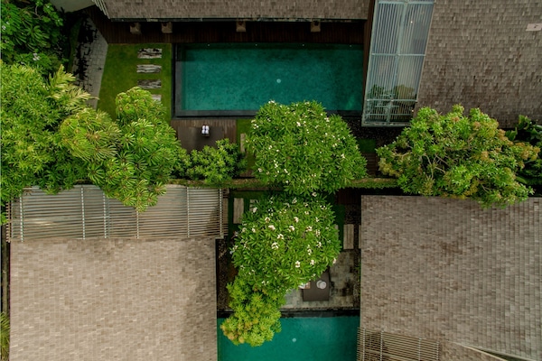 Seprai premium, bantalan ekstra lembut, dan brankas