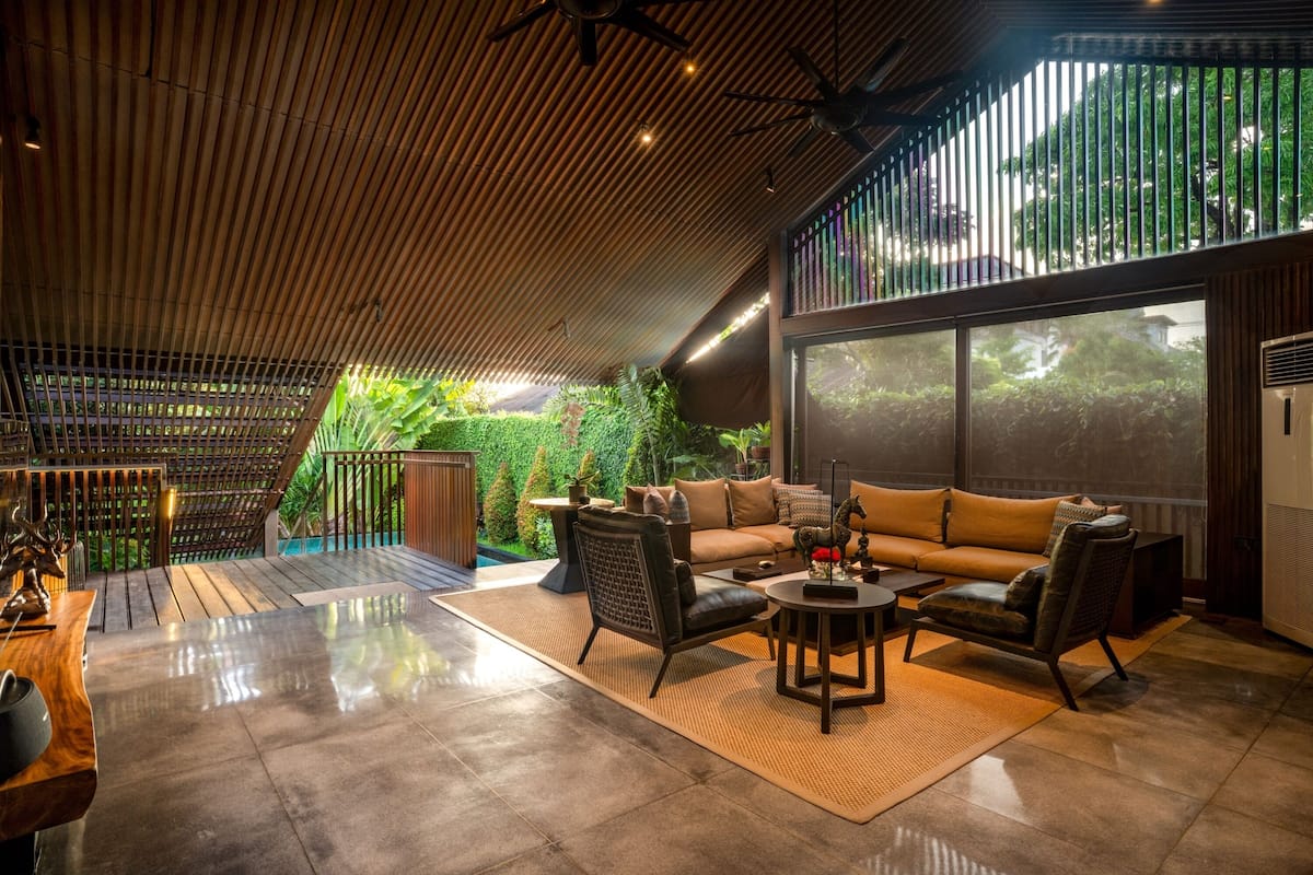 60-inch Smart TV with satellite channels, TV, fireplace