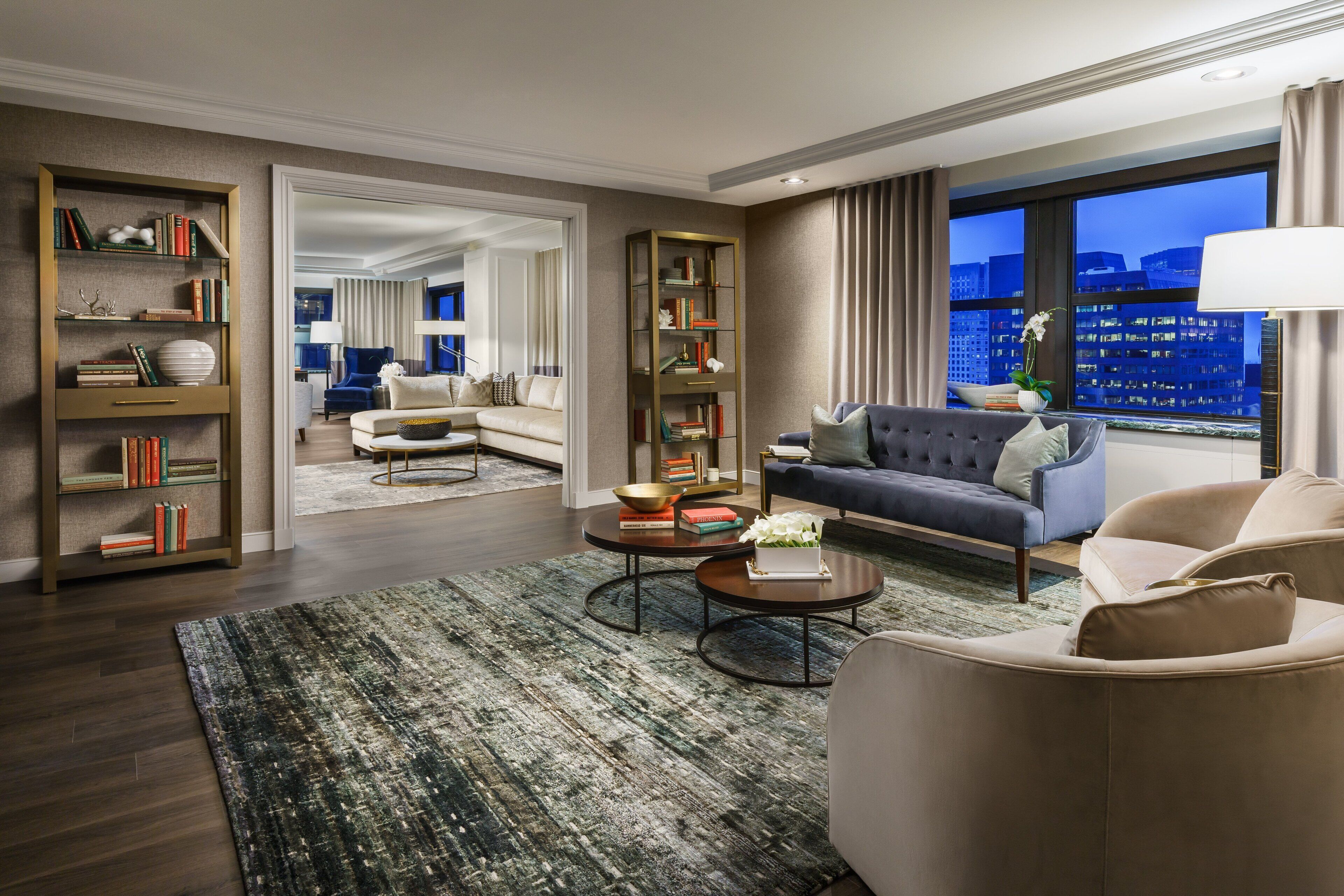 エジプト綿のシーツ、高級寝具、羽毛の掛け布団、ピロートップベッド