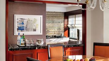 Suite, 2 Bedrooms, Corner (Towers) | Dining room