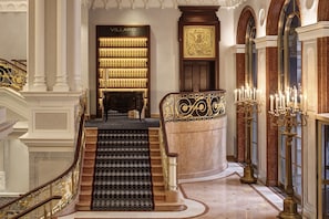 Breakfast and lunch served  - The Towers at Lotte New York Palace (New York)