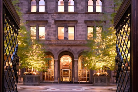 Courtyard. The Towers at Lotte New York Palace