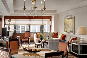 Egyptian cotton sheets, premium bedding, down duvets, pillow-top beds - The Towers at Lotte New York Palace (New York)