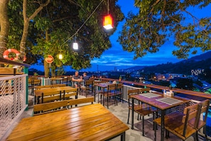 Café da manhã continental todos os dias mediante uma taxa