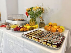 Café da manhã continental grátis todos os dias