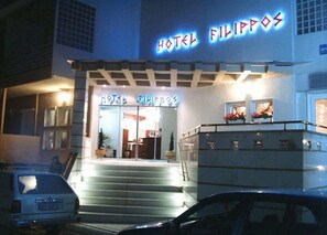 住宿正面 (夜晚)