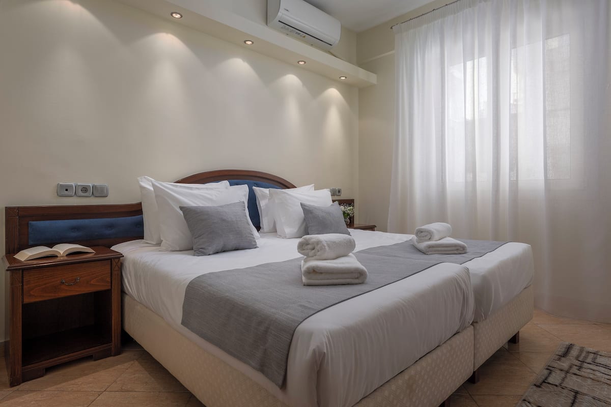 Egyptian cotton sheets, premium bedding, pillowtop beds, minibar