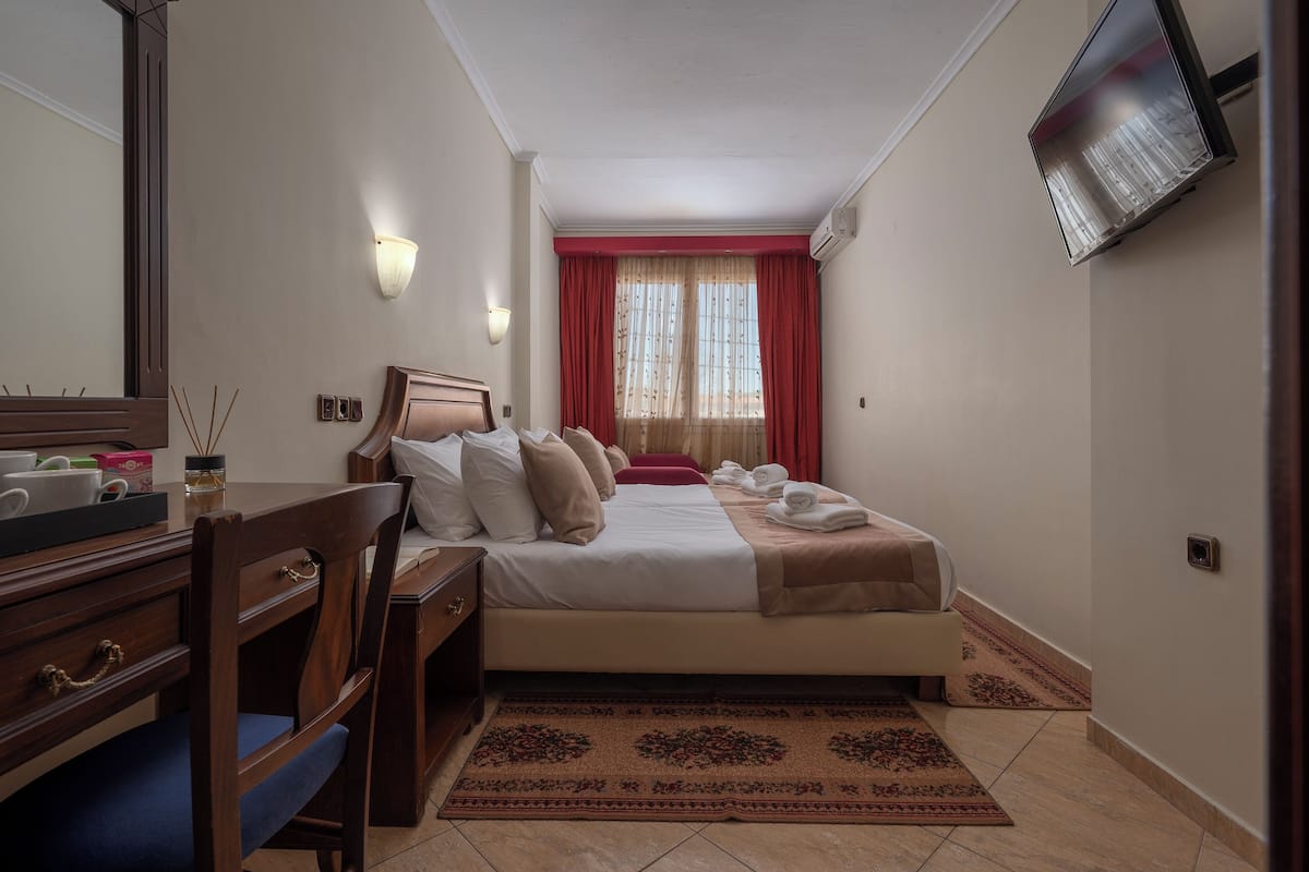 Family Room | Egyptian cotton sheets, premium bedding, pillowtop beds, minibar