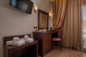 Comfort Double Room | Egyptian cotton sheets, premium bedding, pillowtop beds, minibar - Filippos Hotel (Nea Propontida)