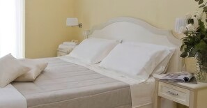 Premium bedding, Select Comfort beds, in-room safe, desk - Villa Rosa BeYou Hotel (Riccione)