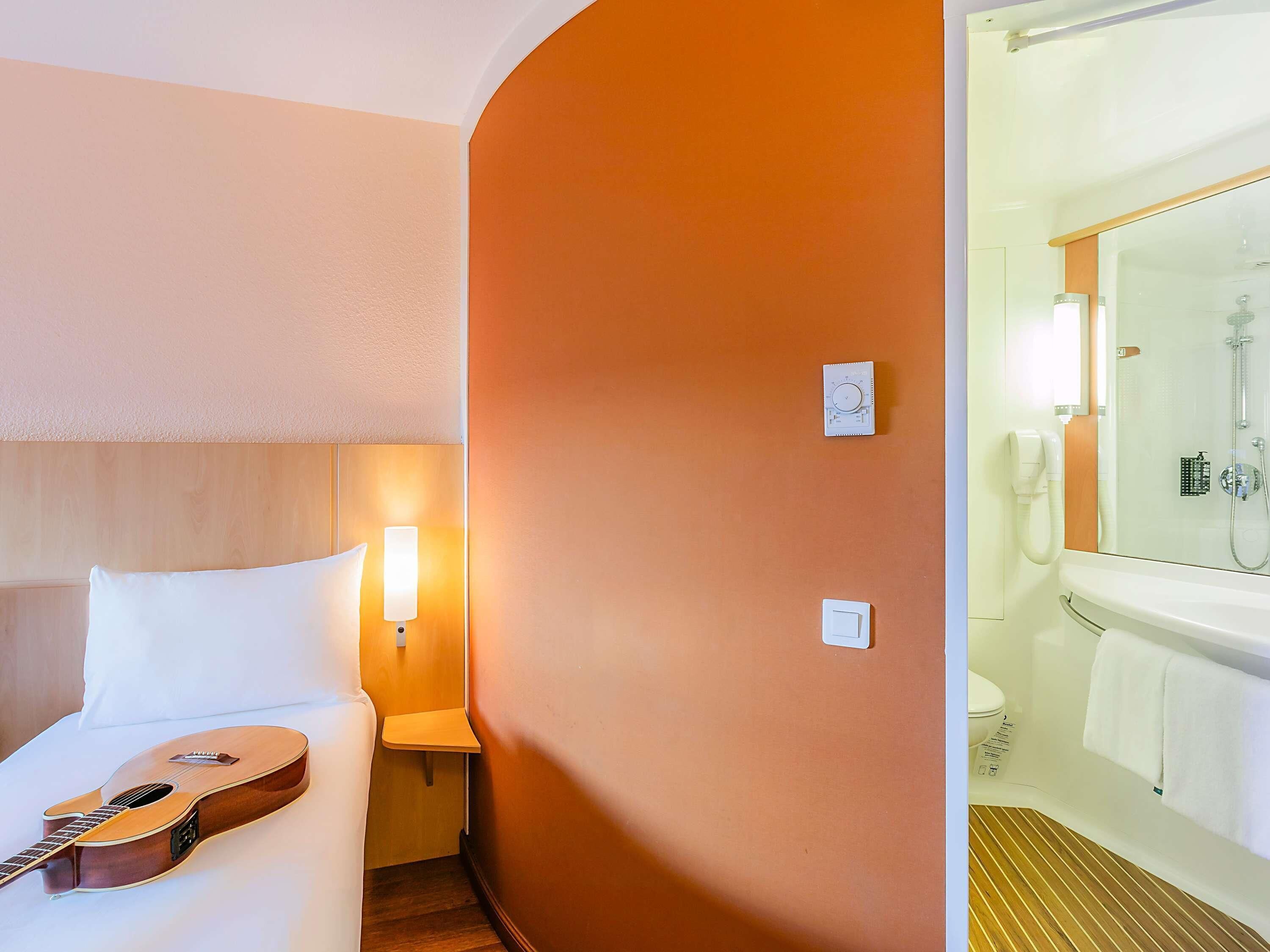 Room, 2 Twin Beds | Desk, free WiFi, bed sheets