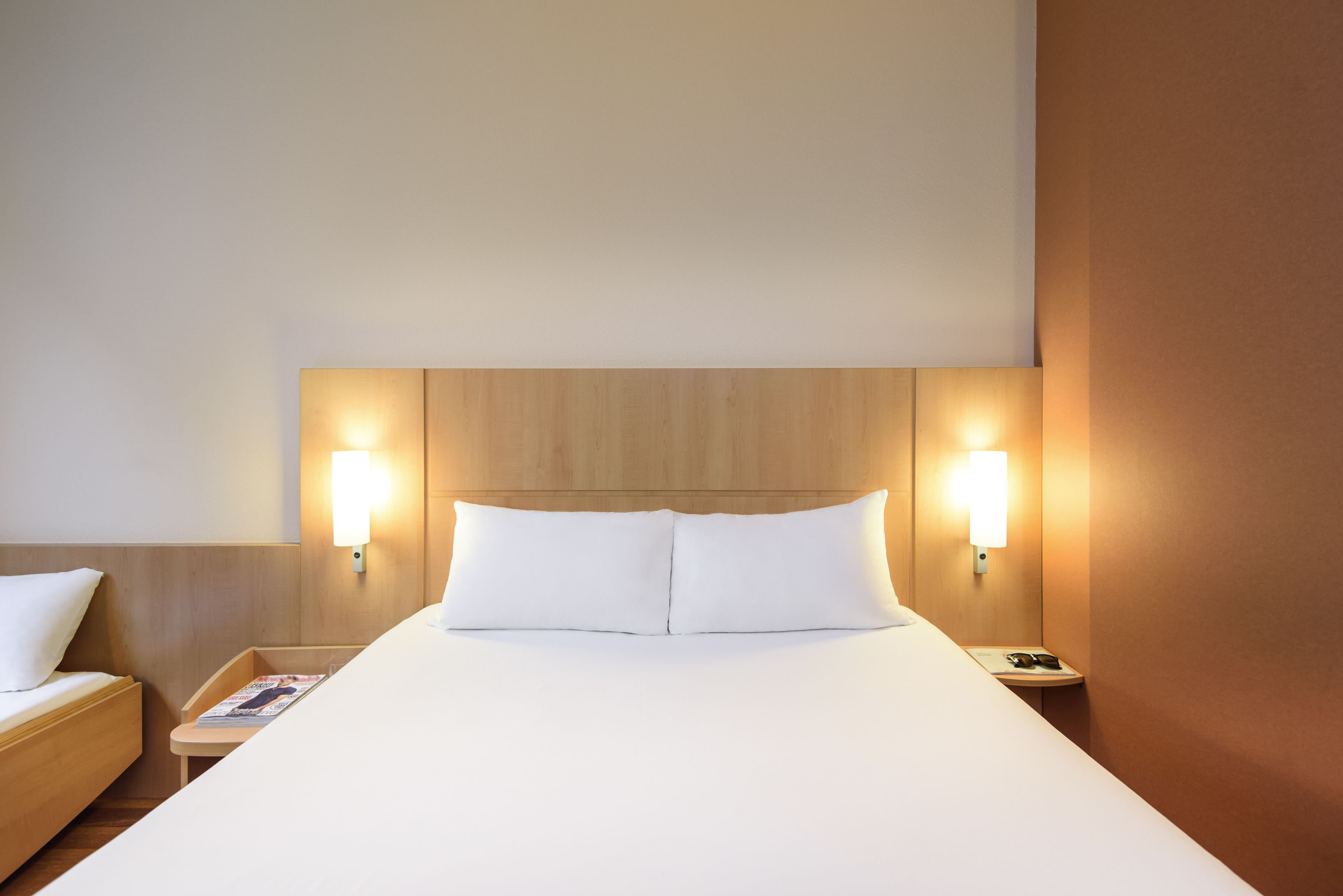 standard double room, multiple beds | desk, free wifi, bed sheets